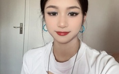 小嫩模无套内谢第一次